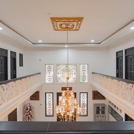 Family Homestay Syariah Cirebon Mitra Reddoorz Kültér fotó