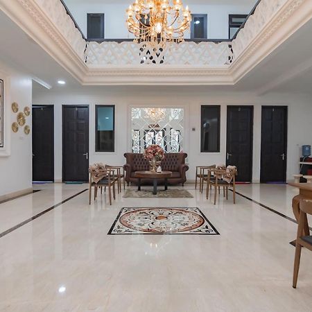 Family Homestay Syariah Cirebon Mitra Reddoorz Kültér fotó