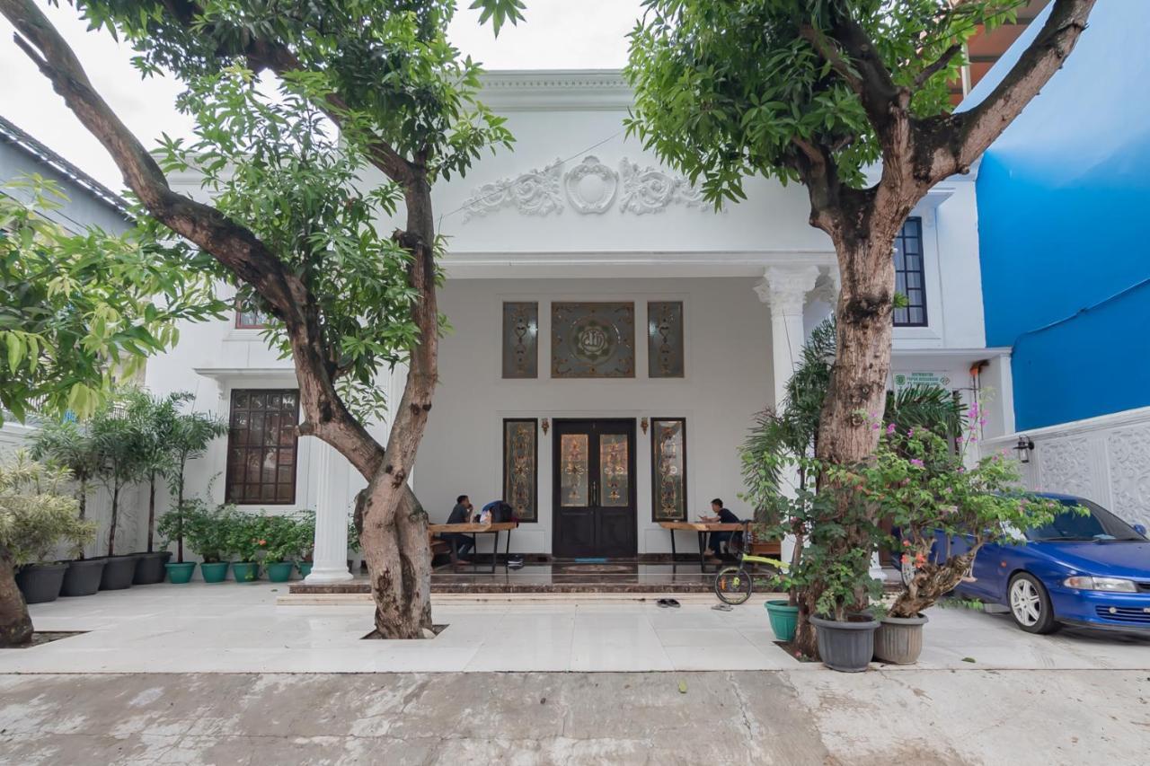 Family Homestay Syariah Cirebon Mitra Reddoorz Kültér fotó
