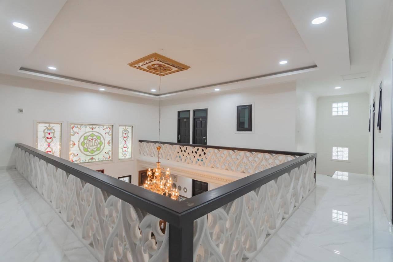 Family Homestay Syariah Cirebon Mitra Reddoorz Kültér fotó