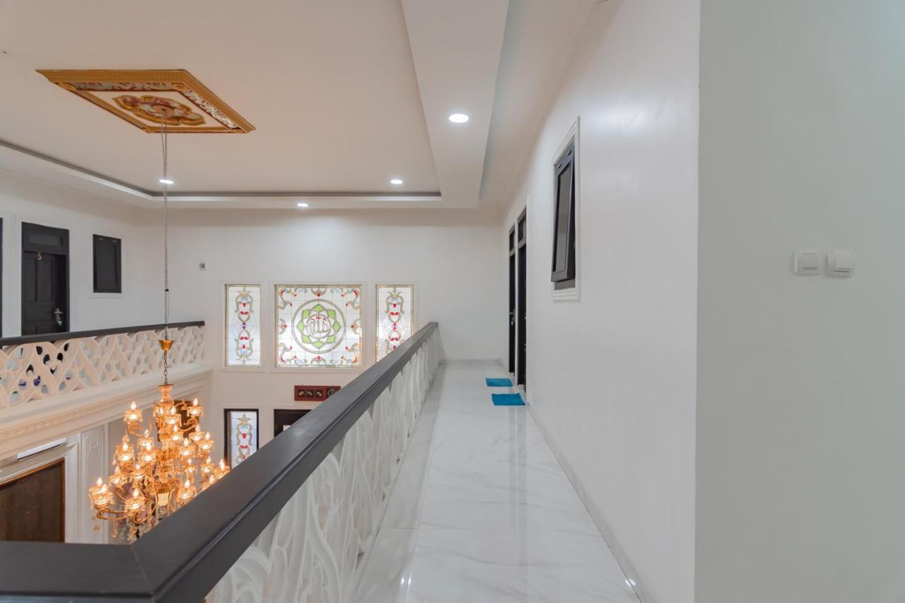 Family Homestay Syariah Cirebon Mitra Reddoorz Kültér fotó