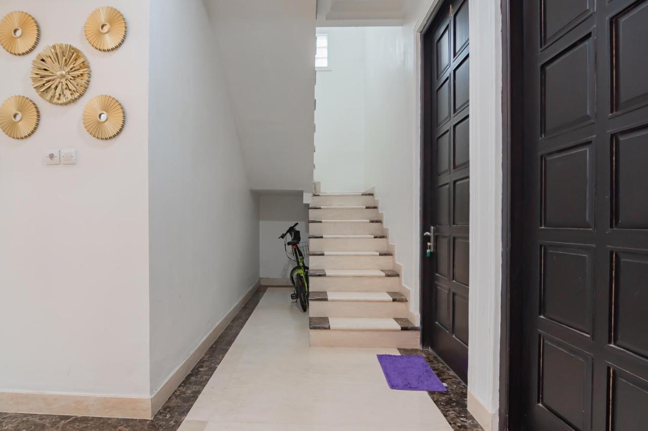 Family Homestay Syariah Cirebon Mitra Reddoorz Kültér fotó